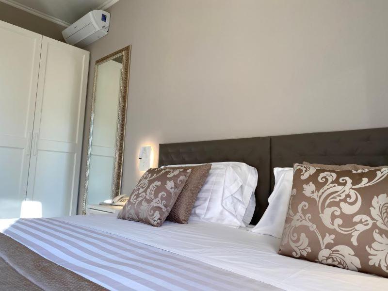 Camin Hotel Luino Exterior foto